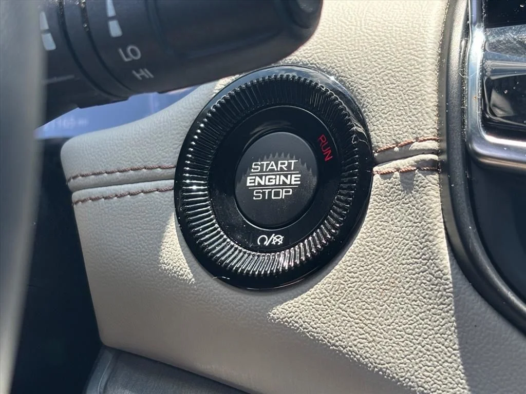 Used 2025 White Jeep Limited image 17
