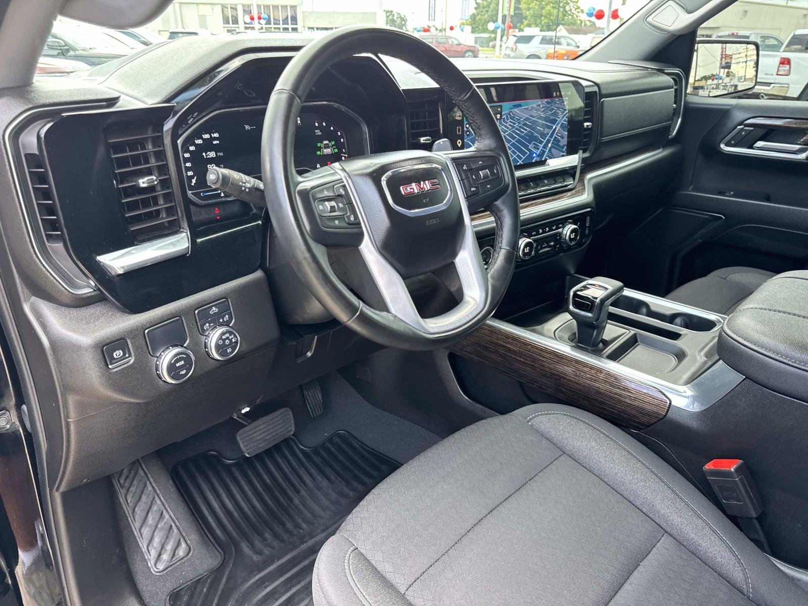 Used 2024 Onyx Black GMC Elevation image 17