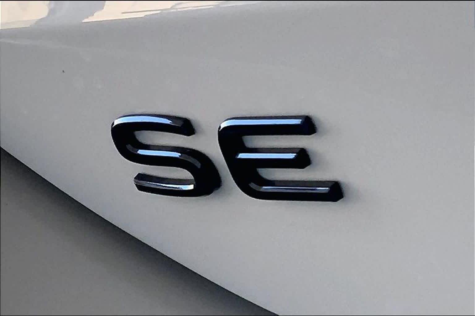 New 2026 Sandstone Volkswagen SE R-Line Black image 15
