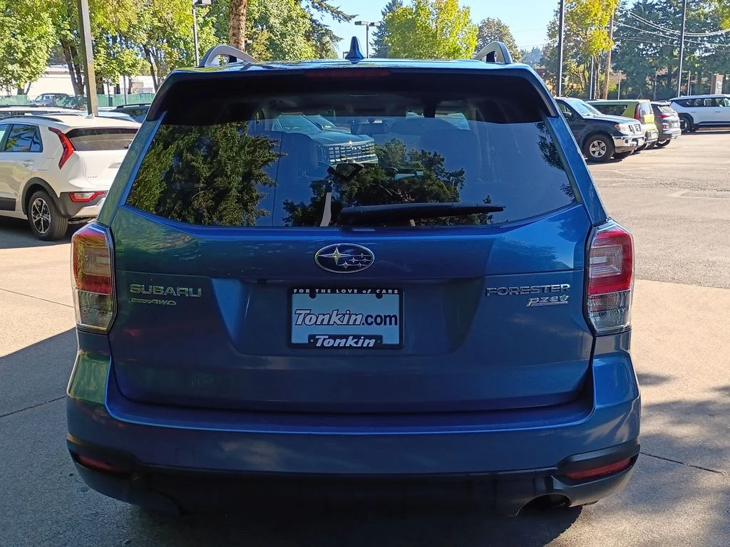 Used 2017 Quartz Blue Pearl Subaru 2.5i Premium image 5