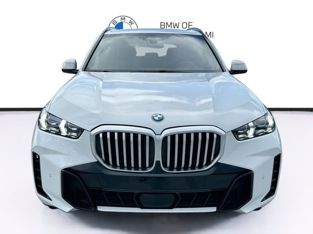 Used 2024 White BMW sDrive40i image 2