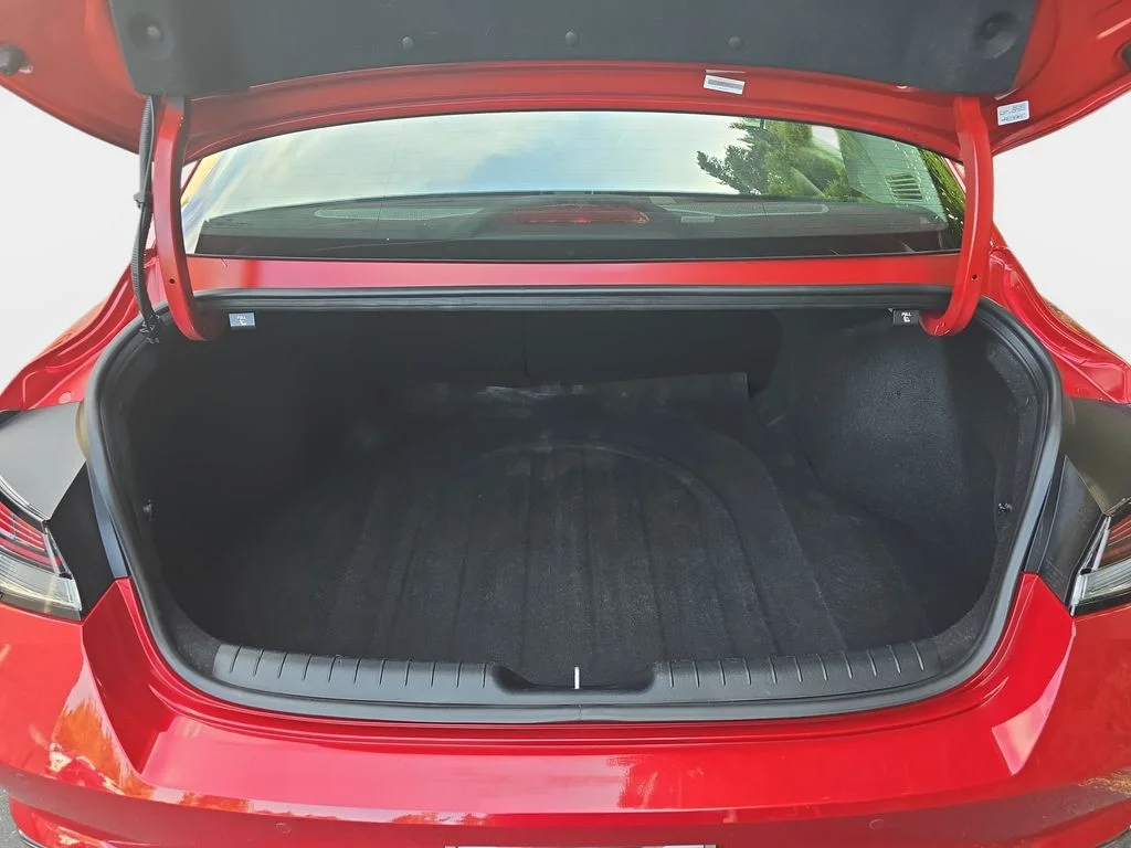 Used 2022 Red Hyundai Limited image 13