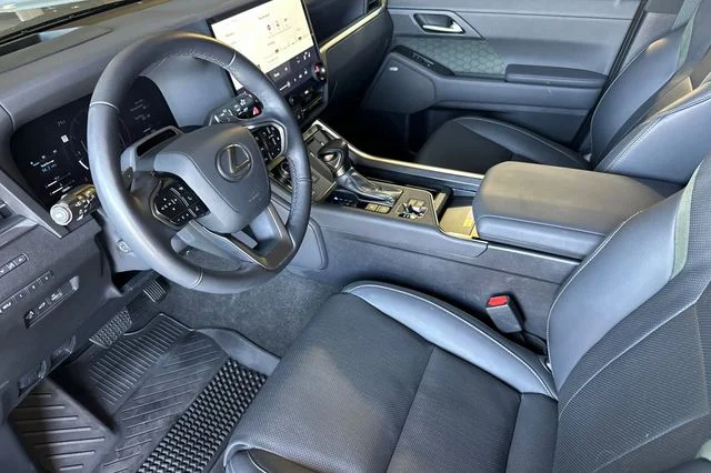 Used 2024  Lexus 550 Overtrail+ image 9