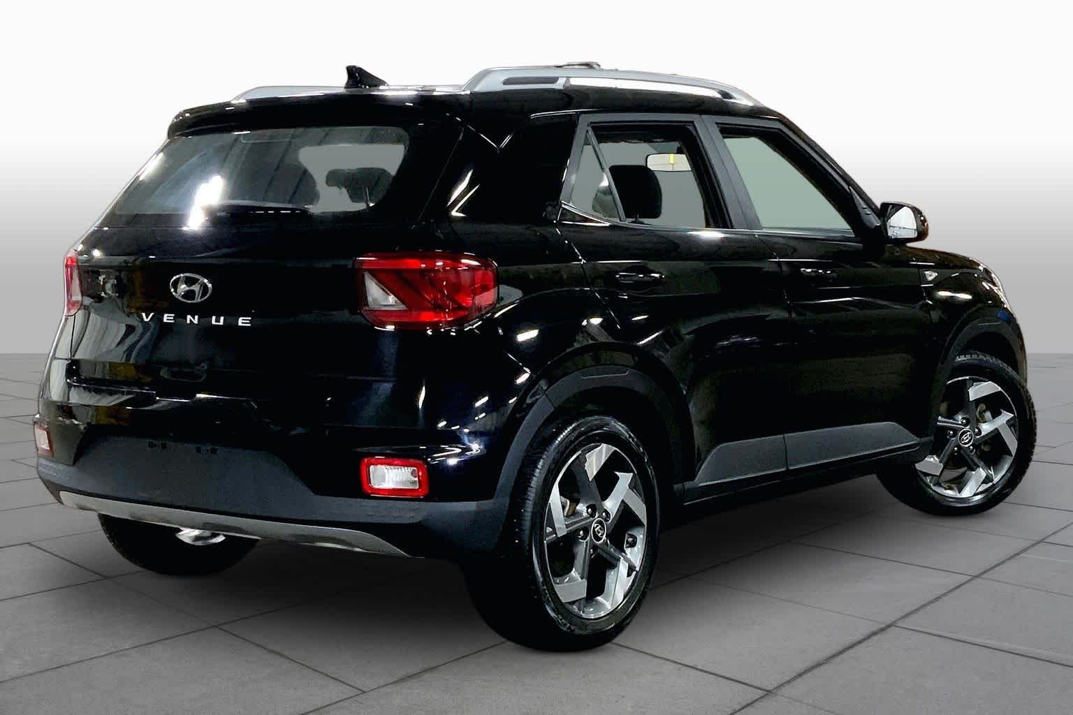 Used 2022 Black Noir Pearl Hyundai SEL image 13