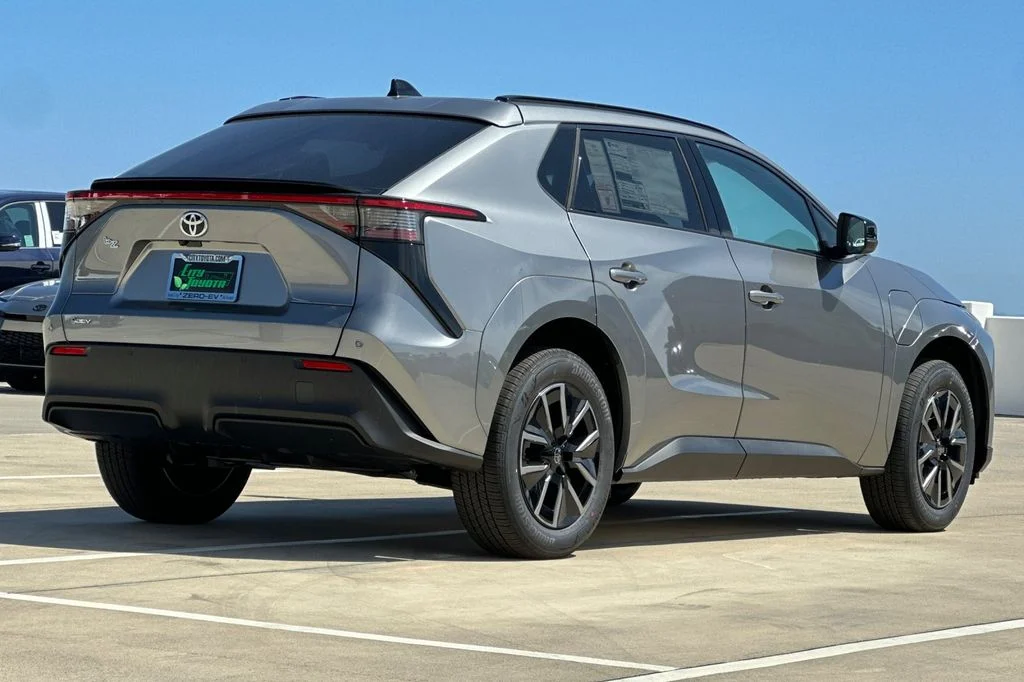 New 2026 Heavy Metal <sup>1</sup> Toyota  XLE image 4