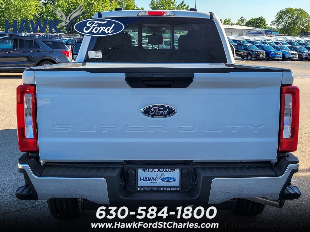 New 2026 Oxford White Ford F-250® XLT image 4