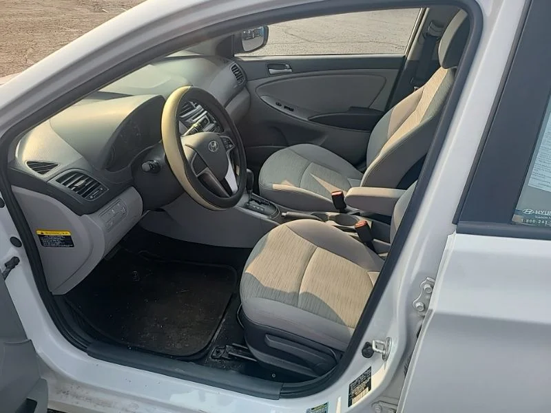 Used 2017 White Hyundai SE image 13