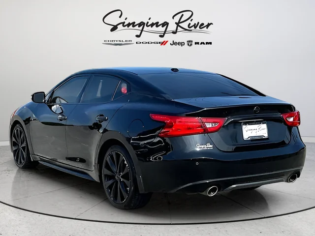 Used 2016 Black Nissan SR image 4