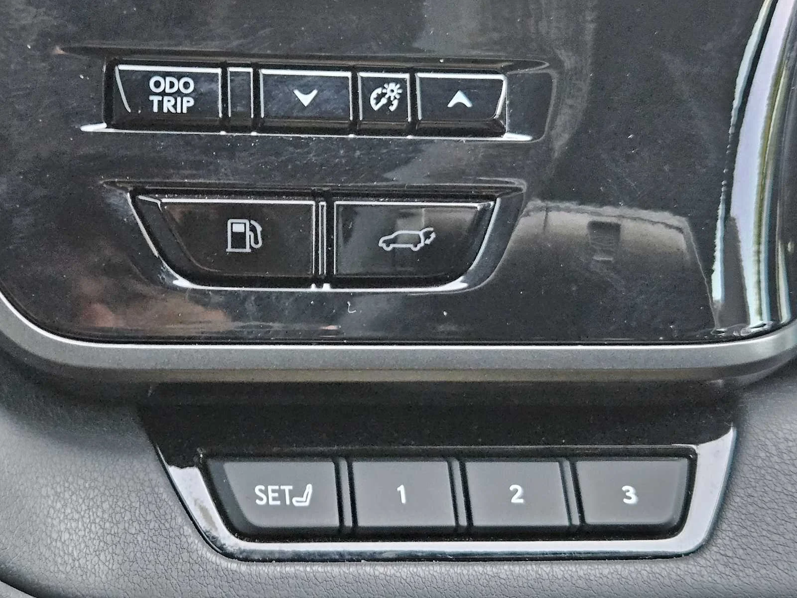 Certified Used 2025 WIND CHILL PEARL Lexus F SPORT Premium image 16