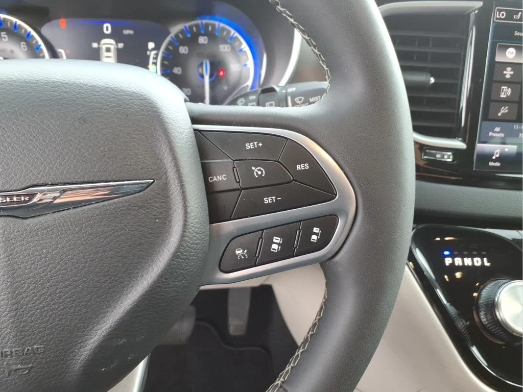 Used 2024 White Chrysler Touring L image 21