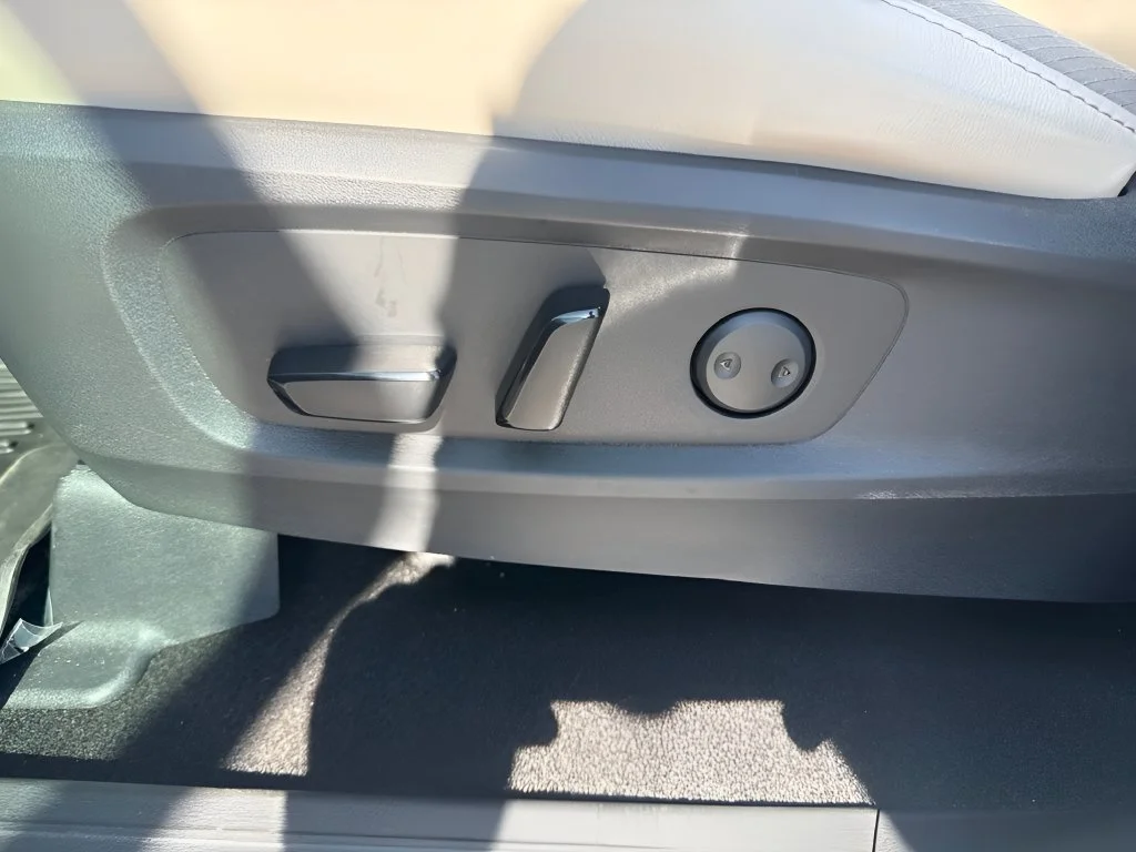 Used 2023 White Nissan SL image 11