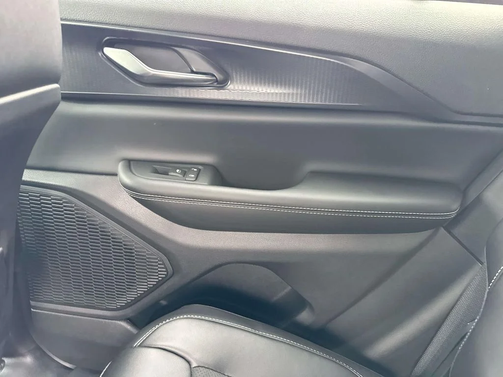 New 2025 Red Jeep Altitude X image 7