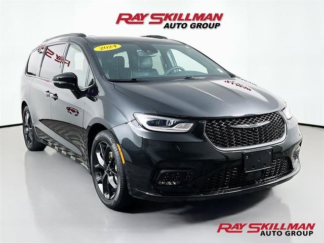 2024 Chrysler Pacifica Limited's photo