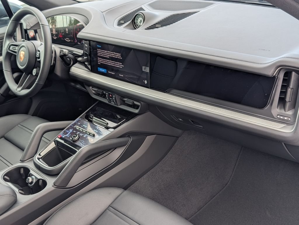 2026 Porsche Cayenne S - Photo 13