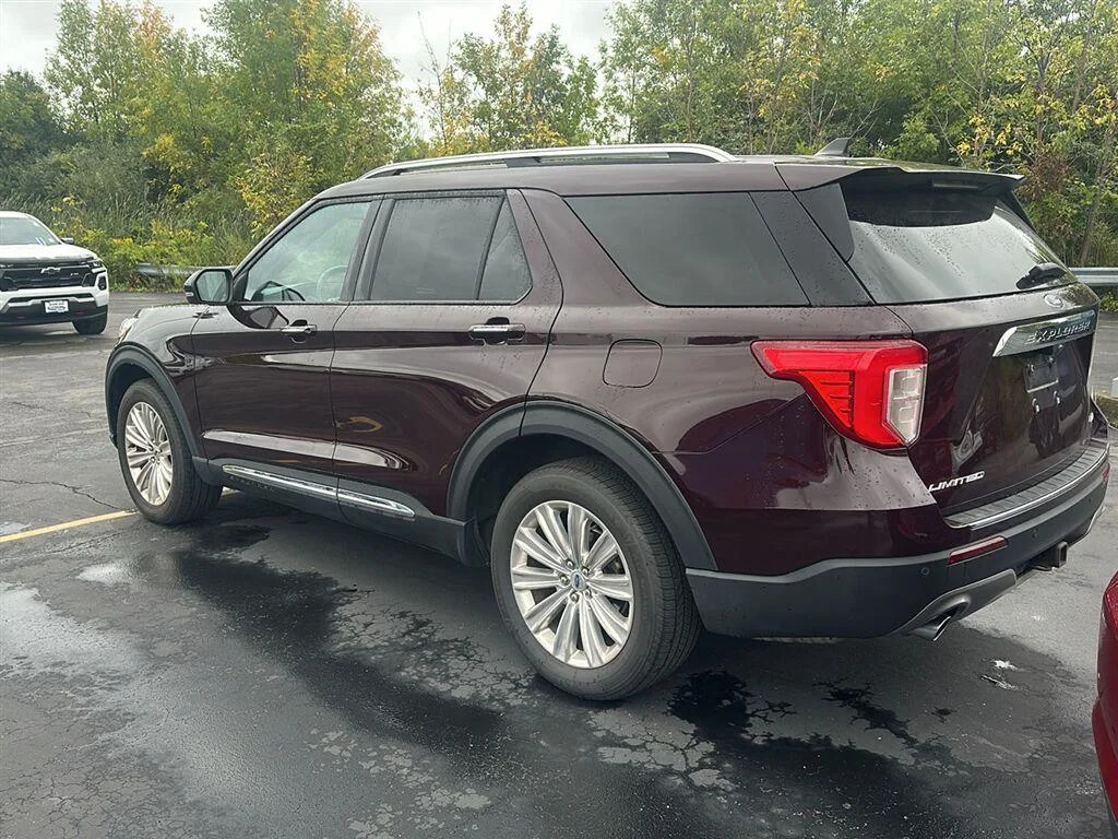 Used 2022 Jewel Red Ford Limited image 4