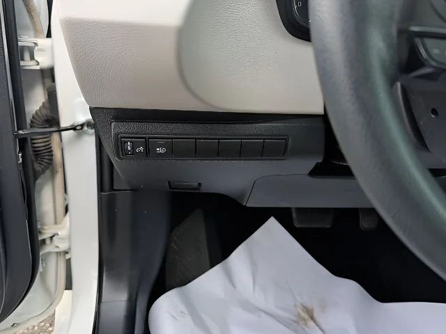 Used 2022 White Toyota LE image 15