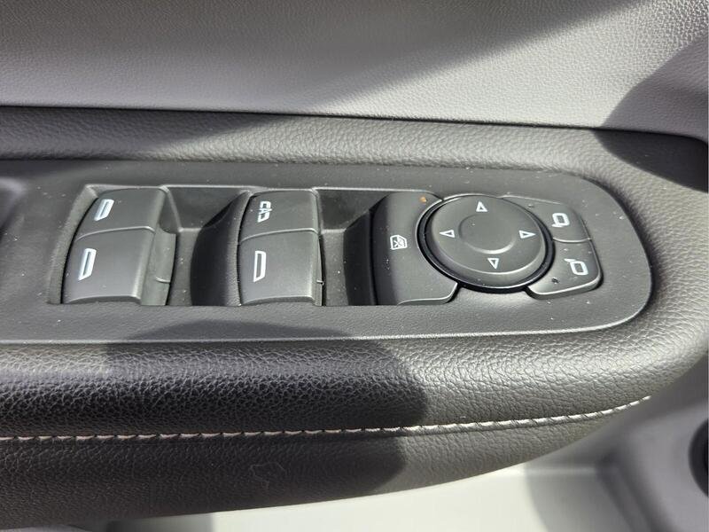 Used 2023 Marine Metallic GMC FWD 4DR SLE image 23