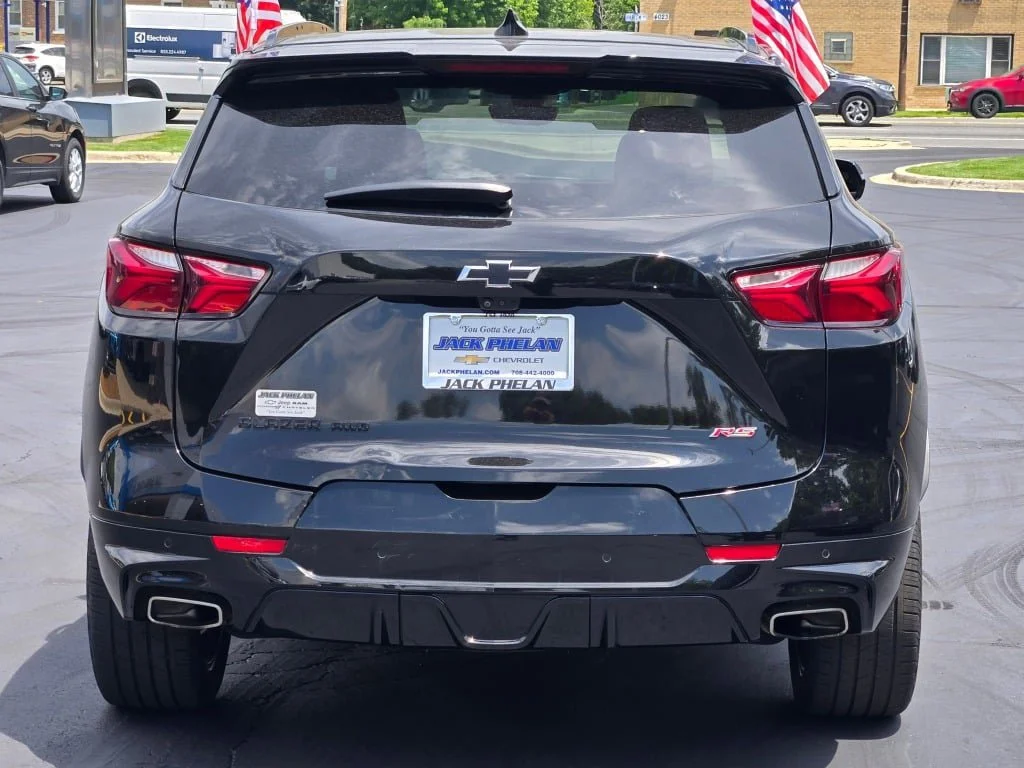 Used 2021 BLACK Chevrolet RS image 13