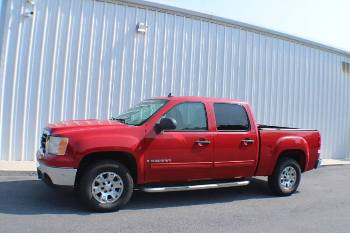 Used 2007 Fire Red GMC SLE2 image 4