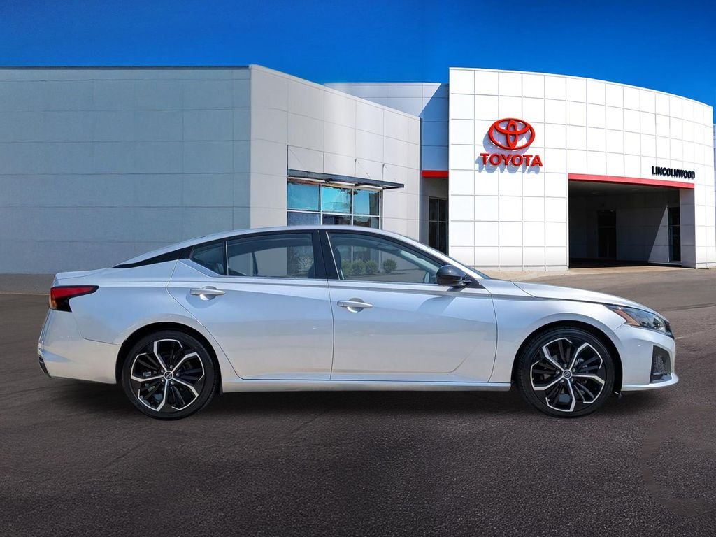 Used 2024 Silver Nissan 2.5 SR image 8
