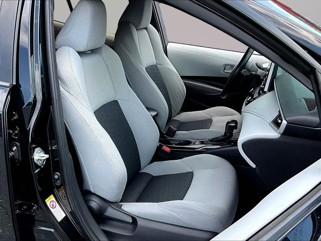 Used 2019 Midnight Black Metallic Toyota SE image 29