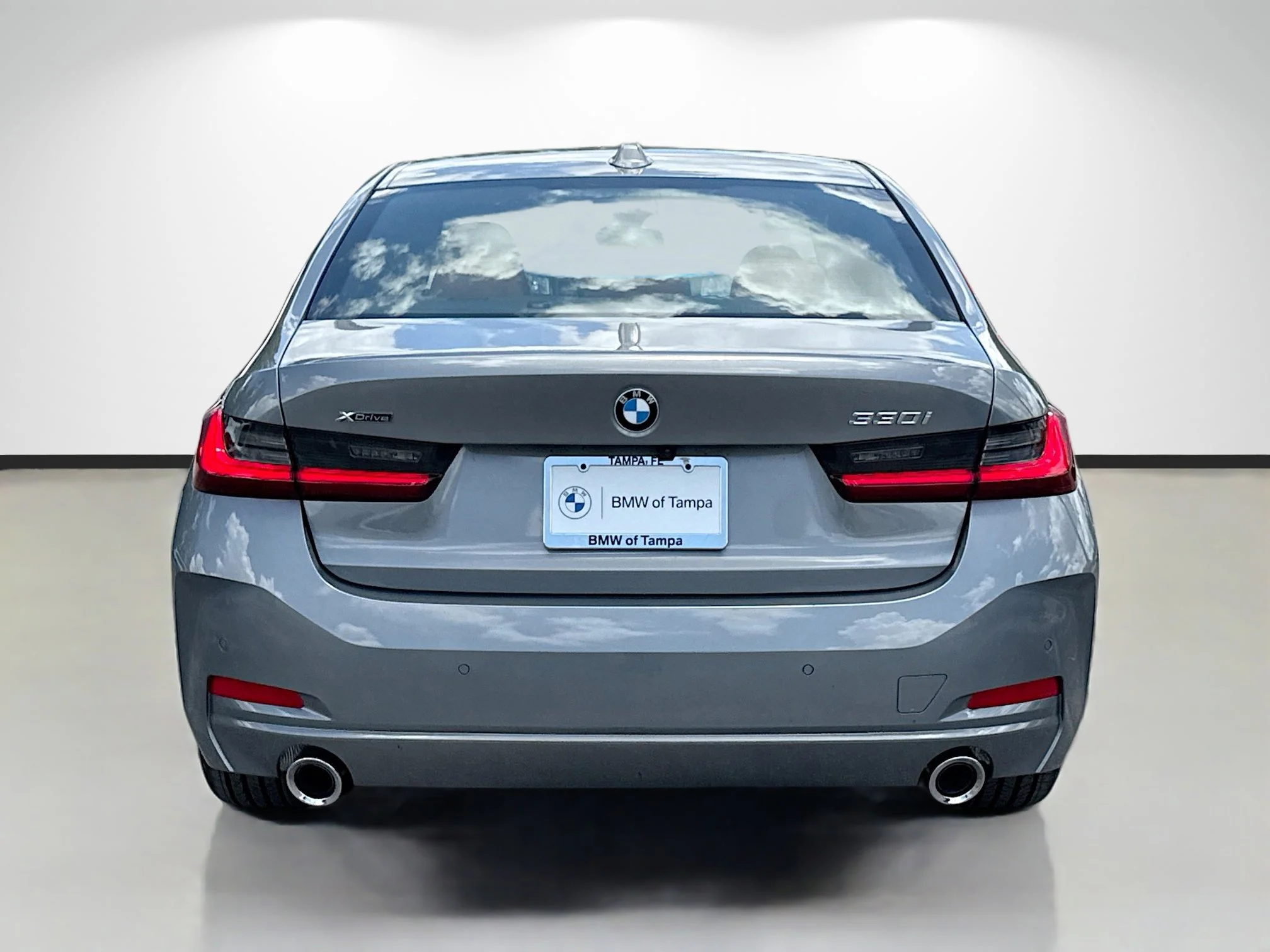 New 2026 Skyscraper Grey Metallic BMW 330i xDrive image 4