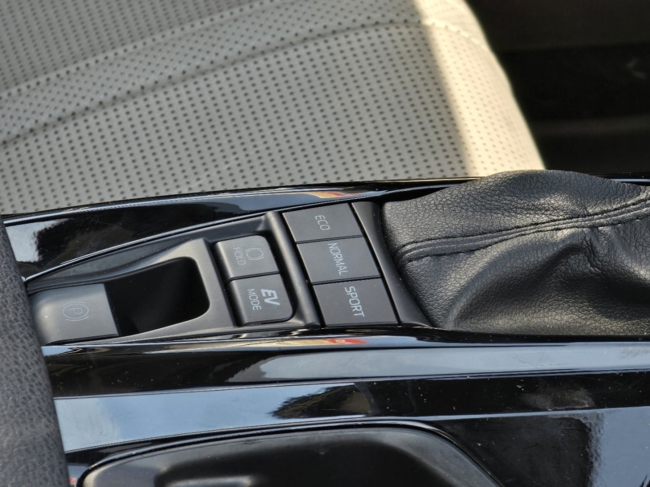 Used 2025 Black Toyota XLE image 13