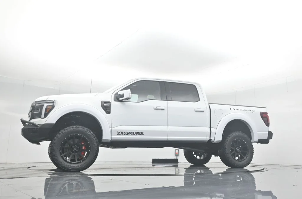 New 2025 Oxford White Ford Lariat image 7
