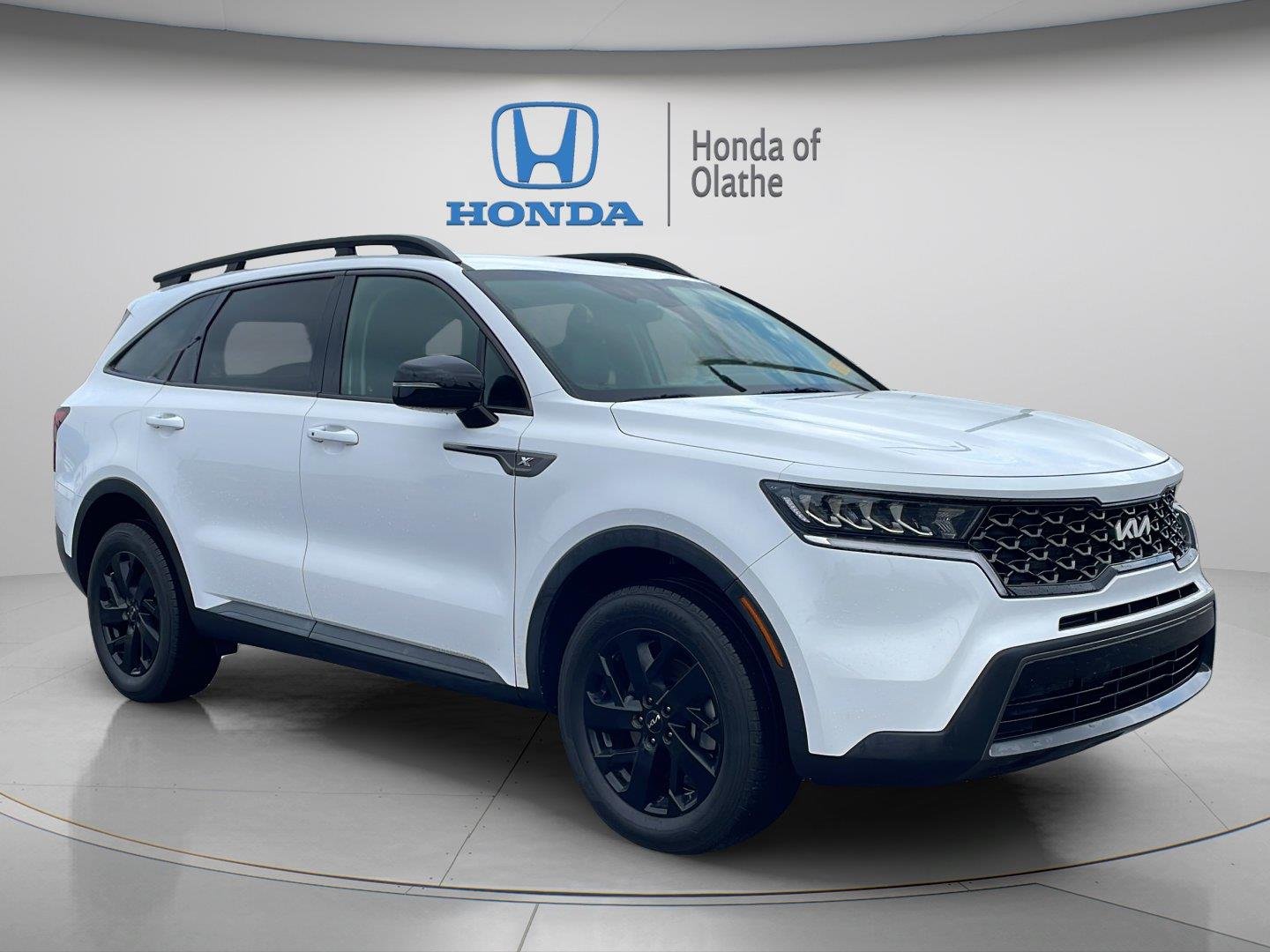 Used 2022 Glacial White Pearl Kia X-Line S image 1