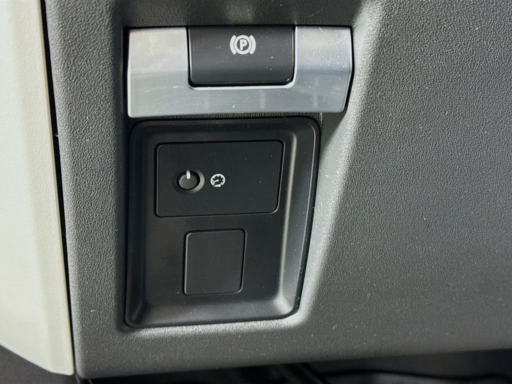 Certified Used 2022 Black Land Rover X-Dynamic SE image 11