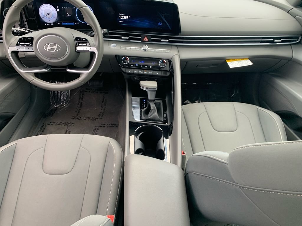 Used 2025 Silver Hyundai SEL Convenience image 25
