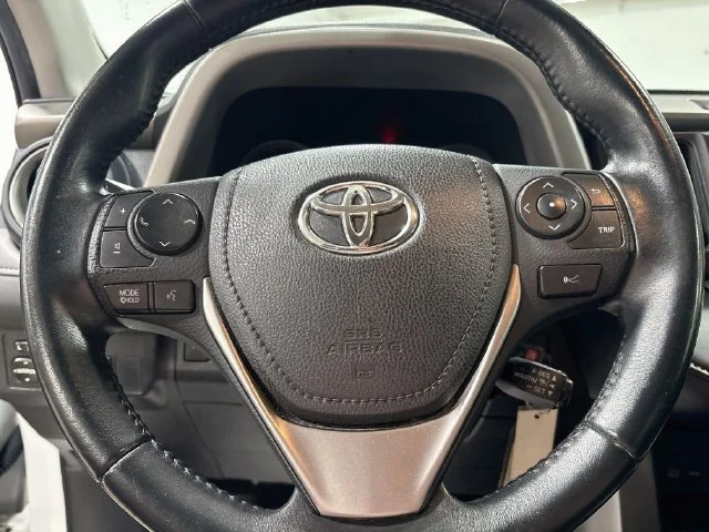 Used 2017 White Toyota XLE image 12