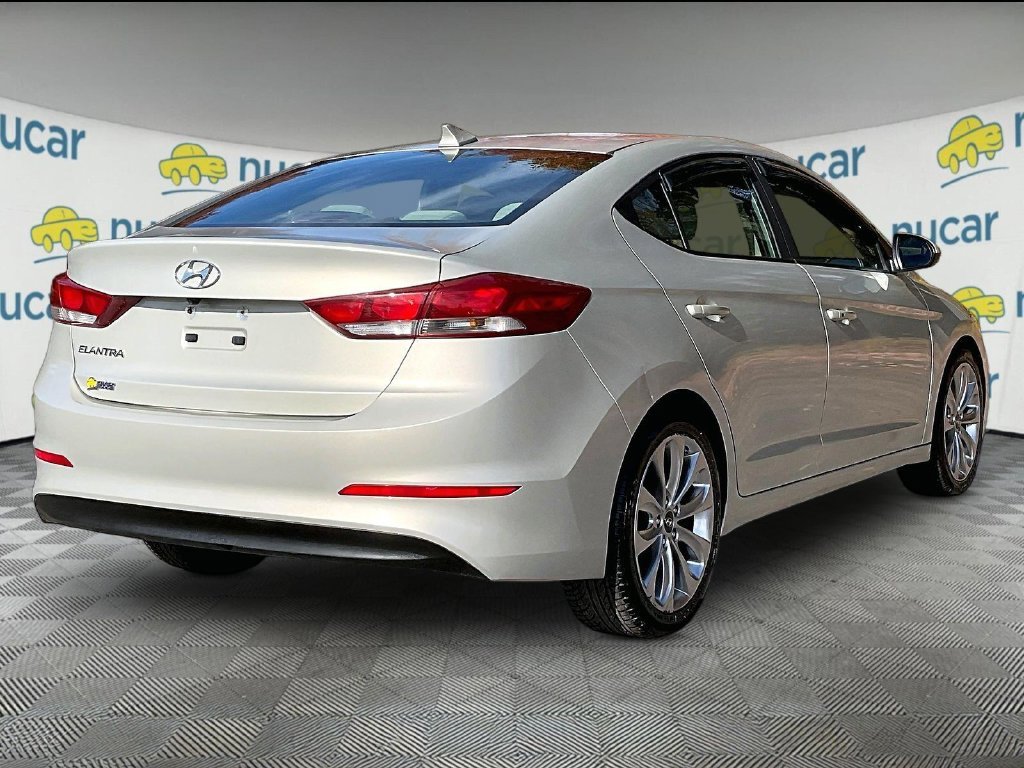 Used 2017 Beige Hyundai SE image 6