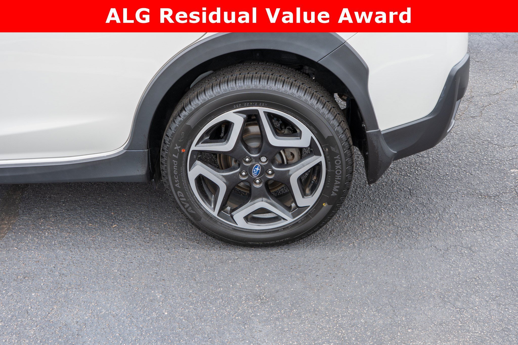 Used 2019 Crystal White Pearl Subaru Limited image 11