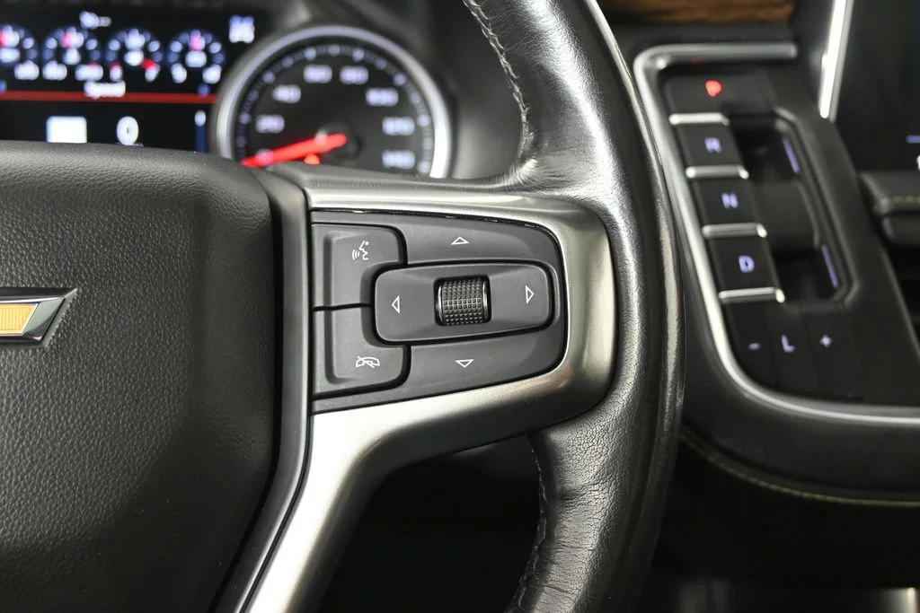Used 2021 IRIDESCENT PEARL TRICOAT Chevrolet Premier image 38