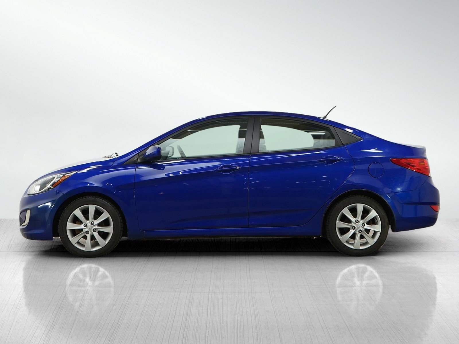 Used 2013 Hyundai Accent GLS with VIN KMHCU4AE1DU275602 for sale in Minneapolis, Minnesota