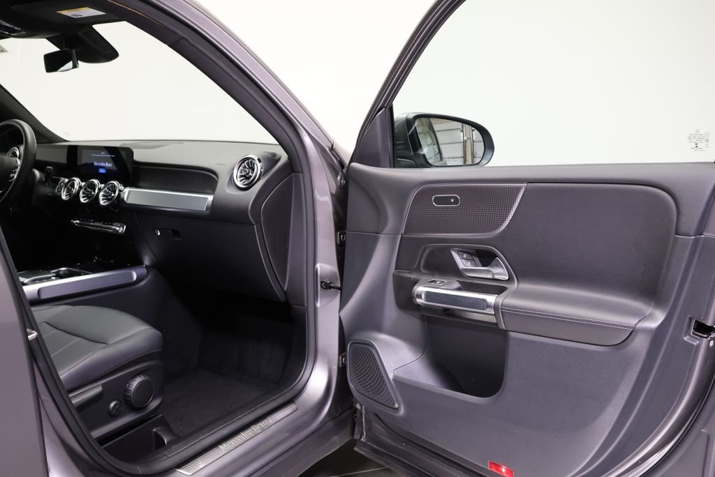 Used 2022 Mountain Gray Metallic Mercedes-Benz GLB 250 image 47