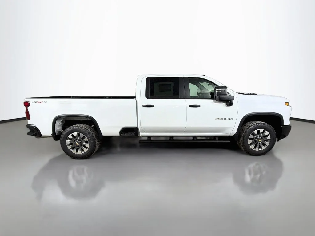 New 2026 Summit White Chevrolet Custom image 5