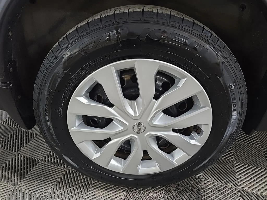 Used 2018 Gray Nissan S image 13