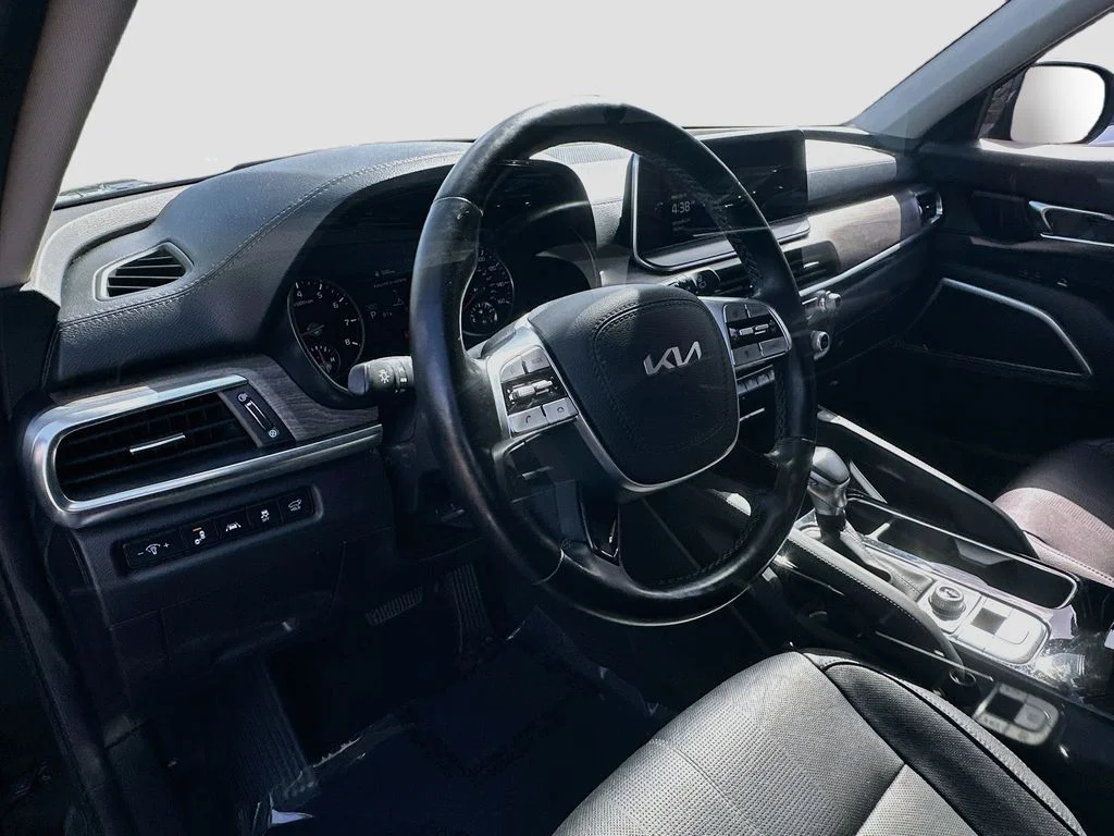 Certified Used 2022 Green Kia EX image 9
