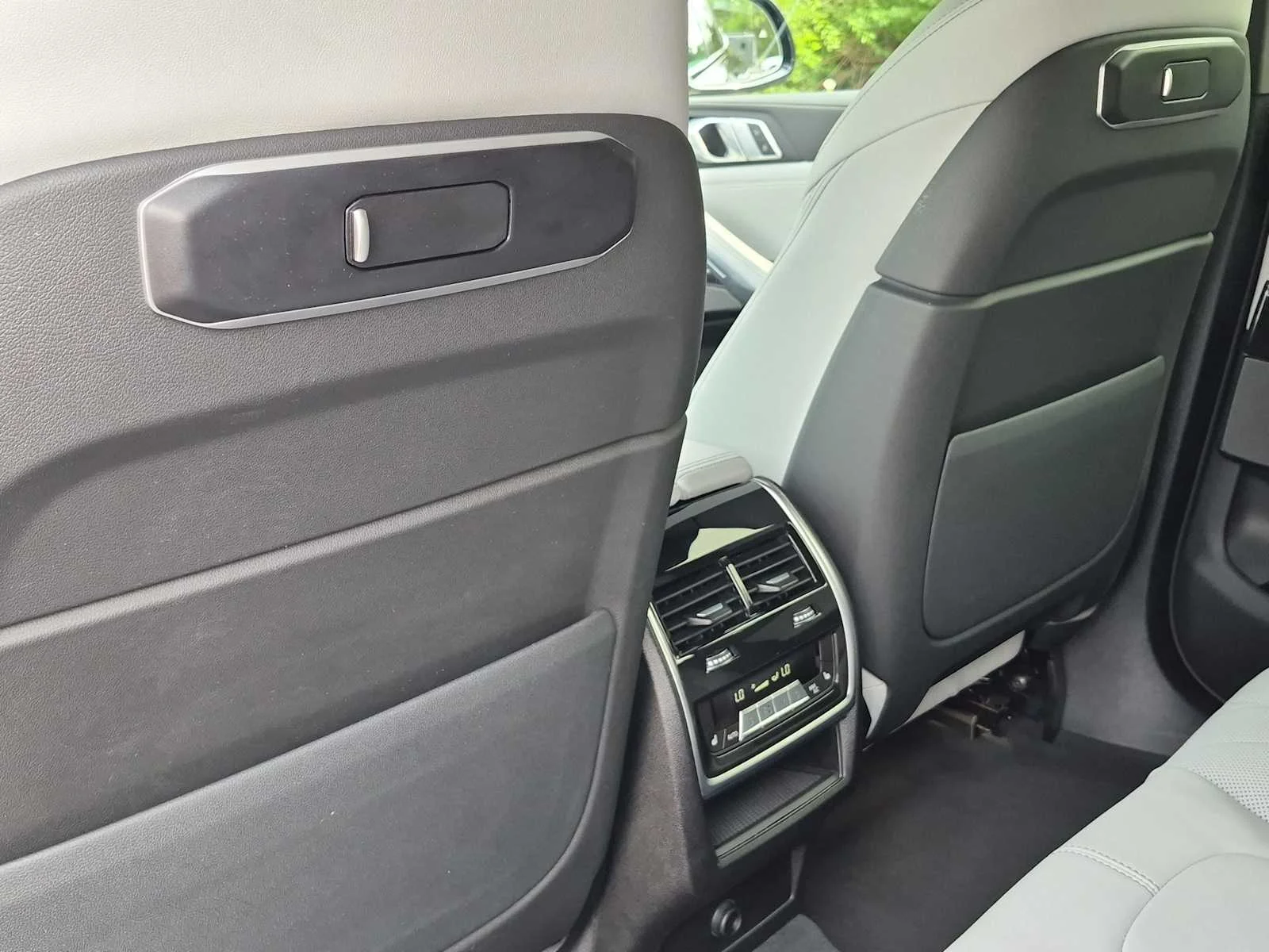 New 2026 Black Sapphire Metallic BMW xDrive40i image 17