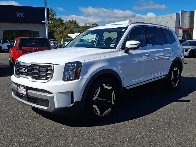Certified Used 2024 White Kia S image 4