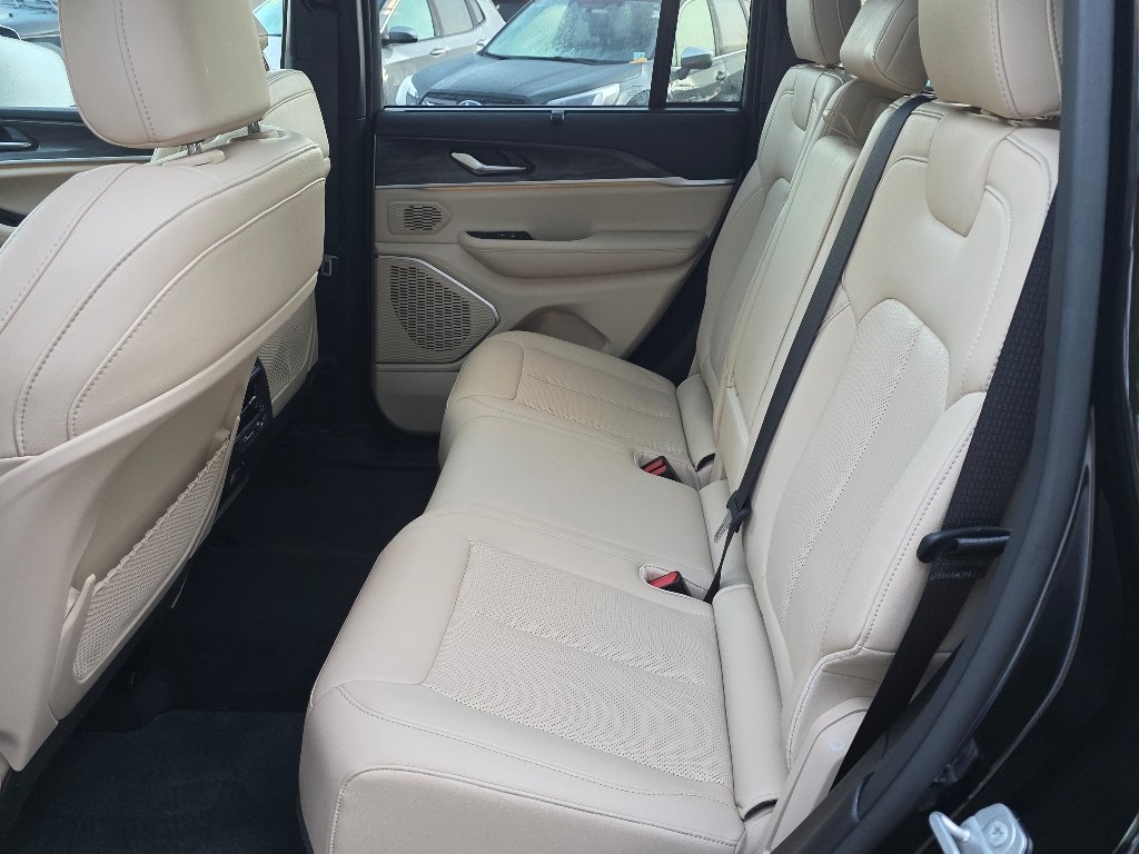 Certified Used 2025 Diamond Black Crystal Pearl Coat Jeep Limited image 30