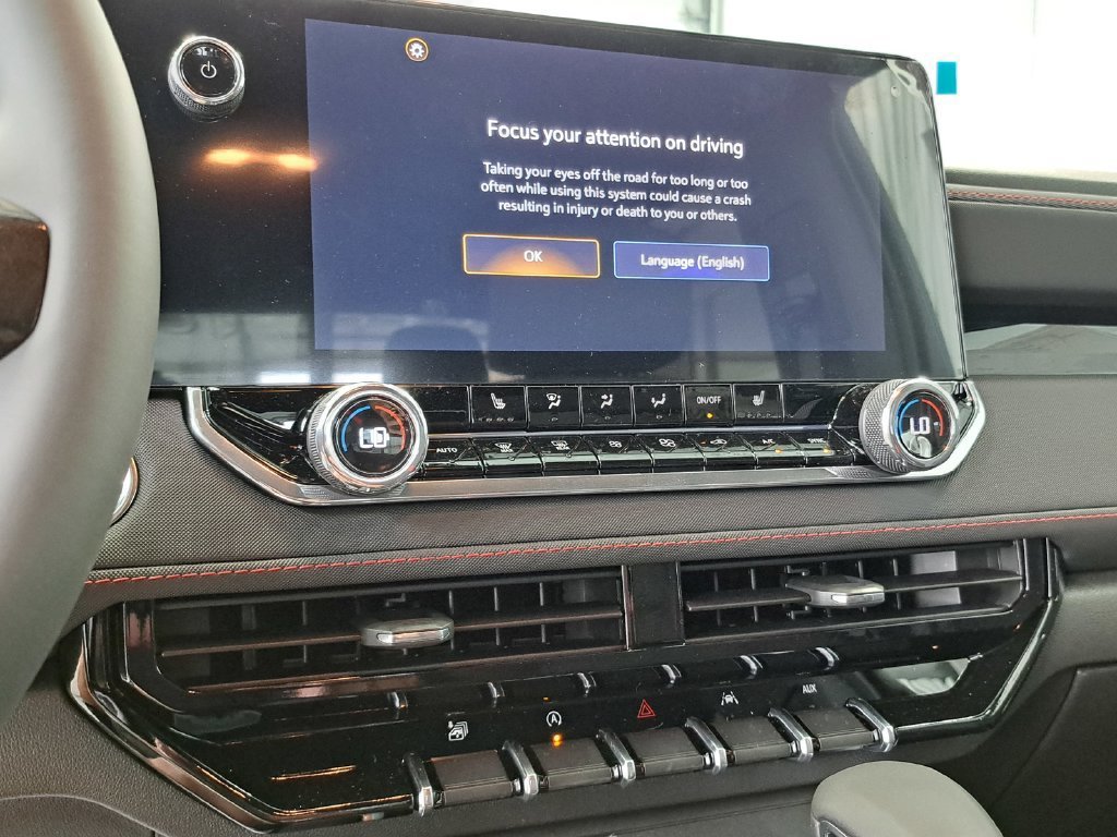 2026 Chevrolet Colorado Z71 Crew Cab Pickup Slide 9