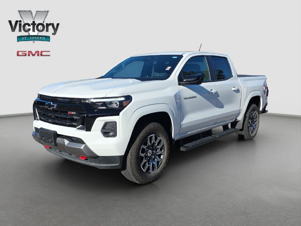 Used 2024 Summit White Chevrolet Z71 image 3