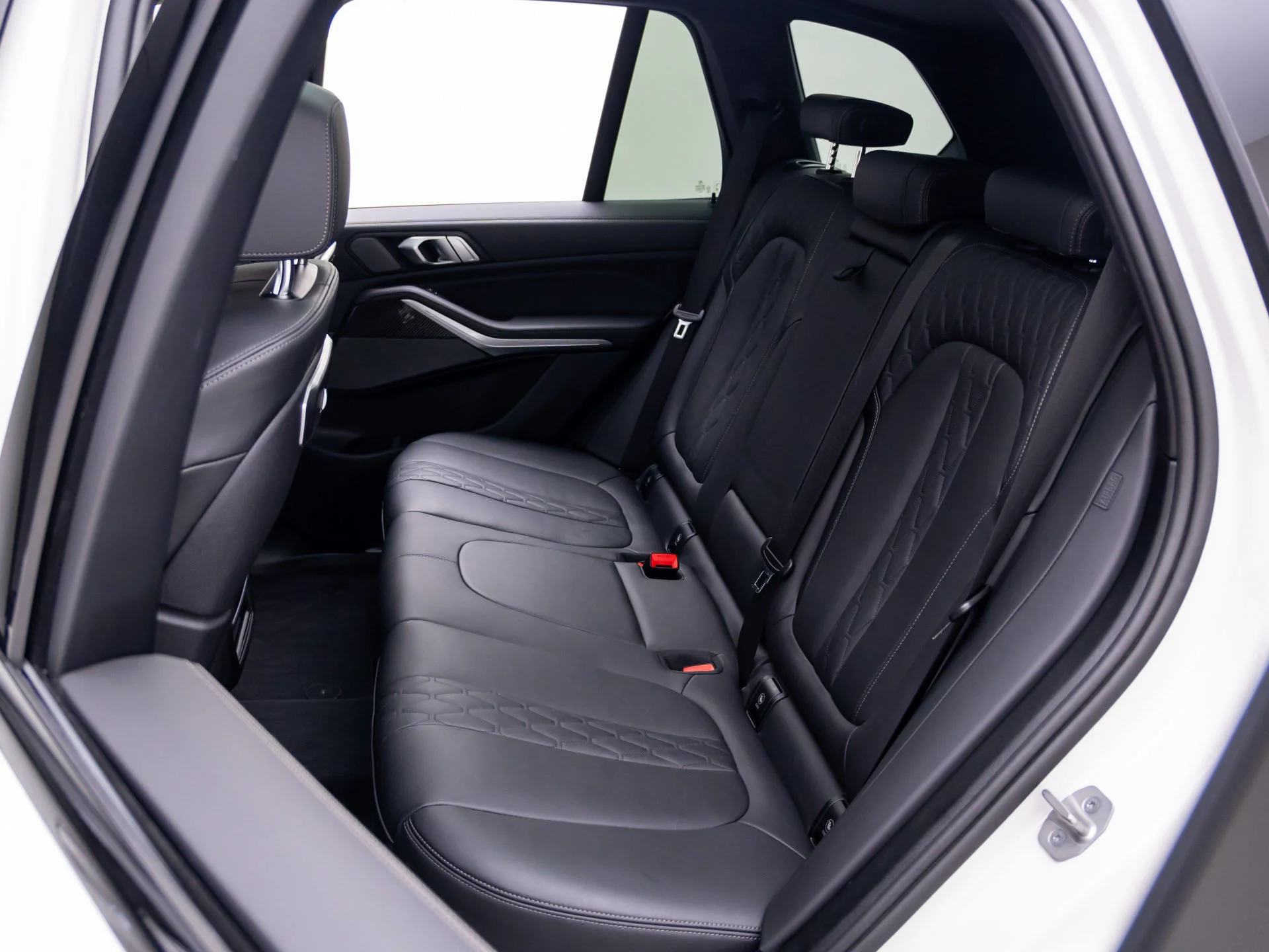 Certified Used 2024 White BMW M60i image 18
