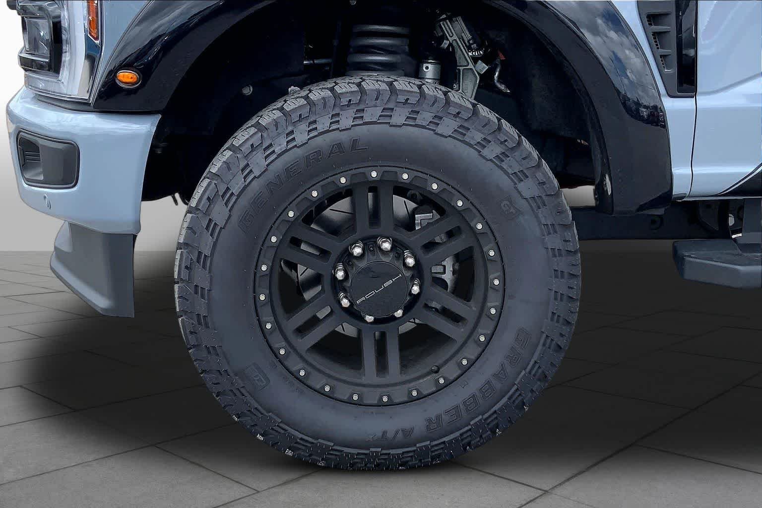 New 2026 Glacier Gray Metallic Tri-Coat Ford F-250® Lariat® image 12