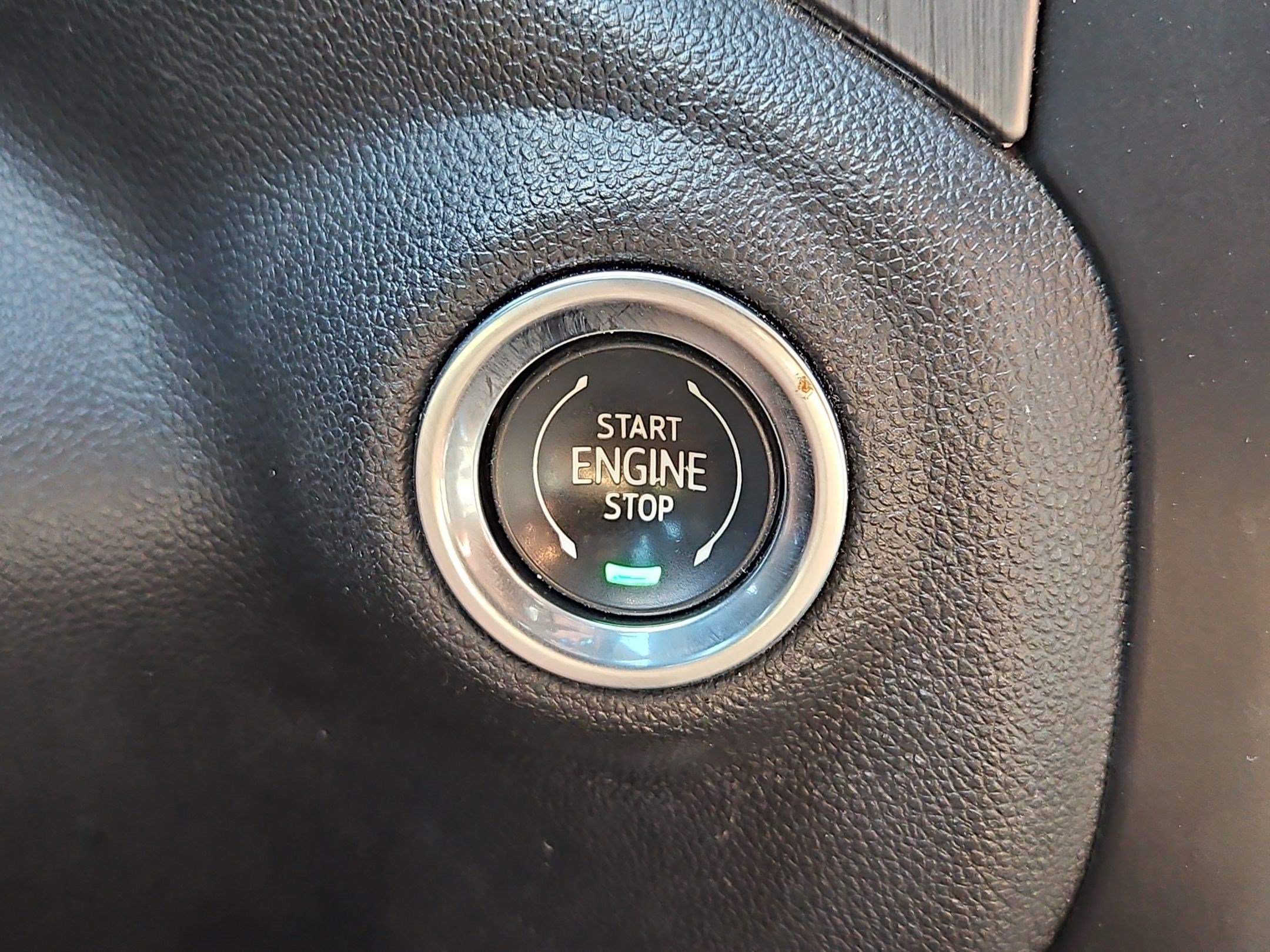 Used 2020 White Frost Tricoat GMC Denali image 19