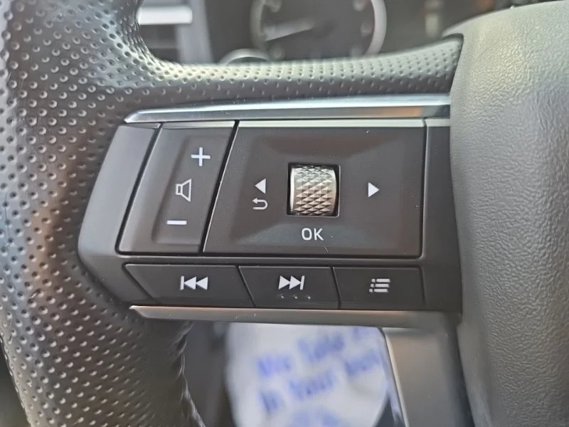 Used 2022  Mitsubishi SE image 12