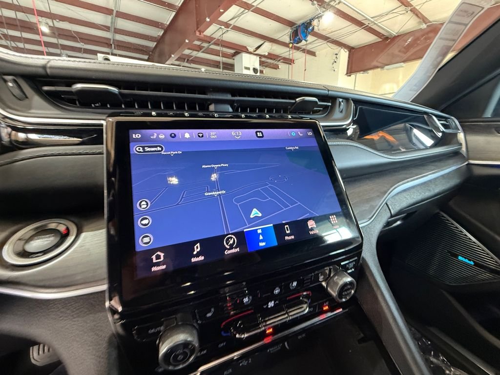 Used 2022 Black Jeep Overland image 21